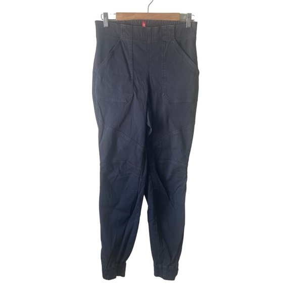 Spanx Stretch Mid Rise Twill Joggers in Washed Black Size Medium - Picture 2 of 13